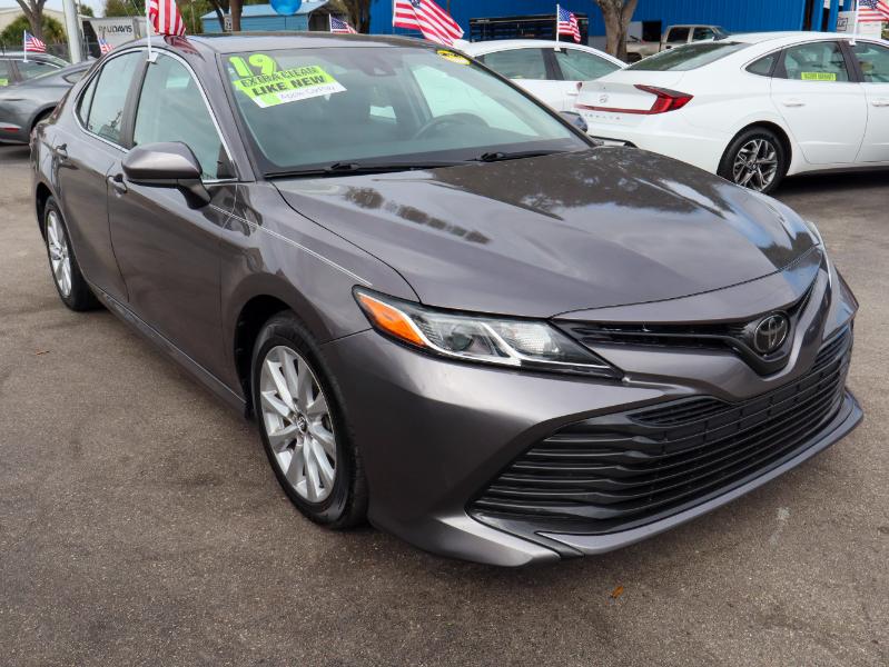 Toyota Camry LE Auto (Natl) 2019