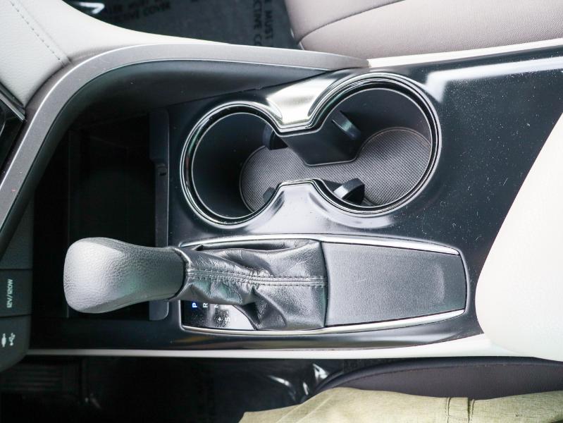 Toyota Camry LE Auto (Natl) 2019