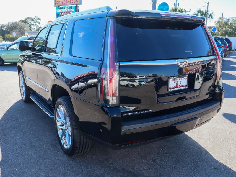 Cadillac Escalade 2WD 4dr Luxury 2019