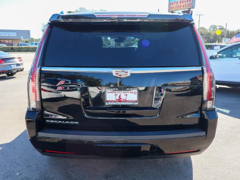 Cadillac Escalade 2WD 4dr Luxury 2019
