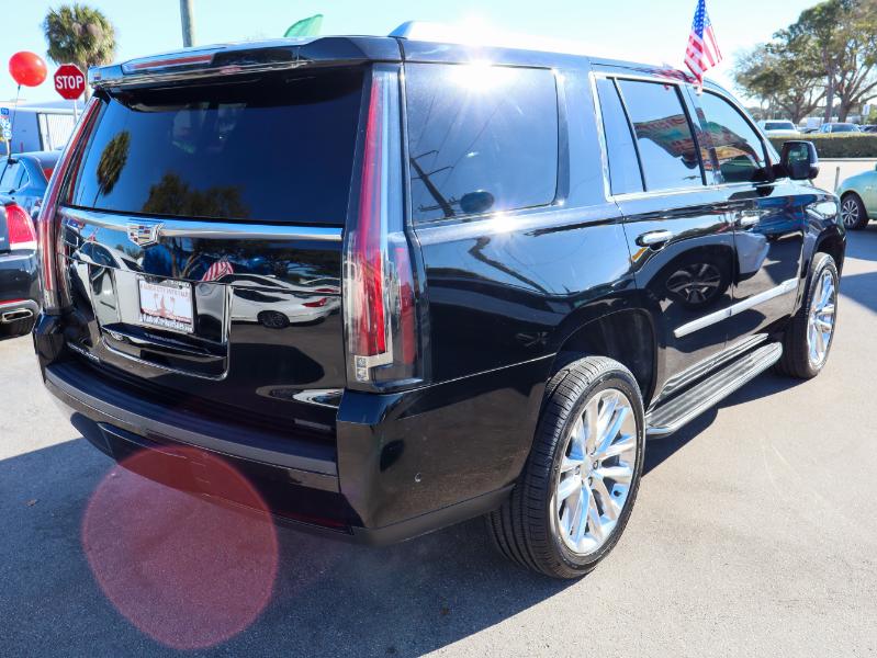 Cadillac Escalade 2WD 4dr Luxury 2019