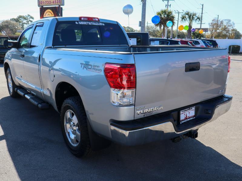 Toyota Tundra 4WD Truck  2011