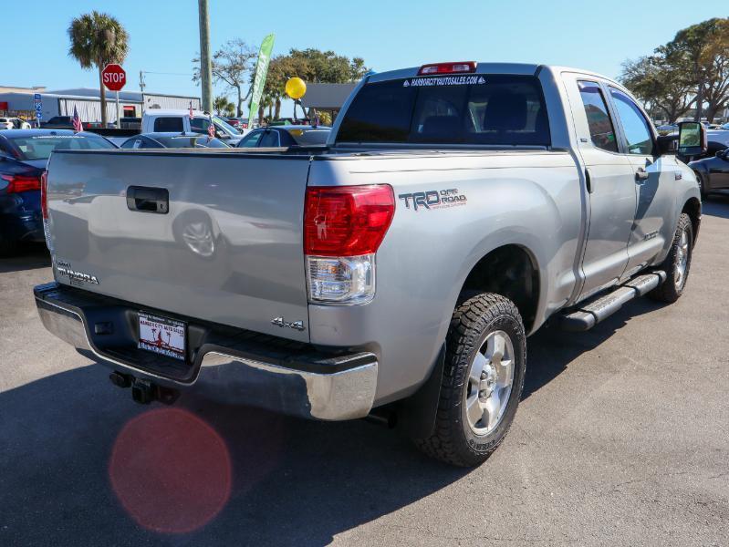 Toyota Tundra 4WD Truck  2011