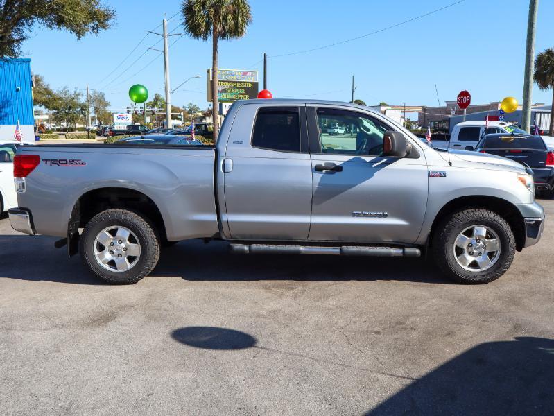 Toyota Tundra 4WD Truck  2011