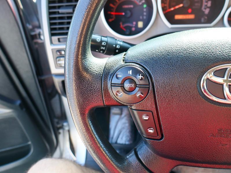 Toyota Tundra 4WD Truck  2011