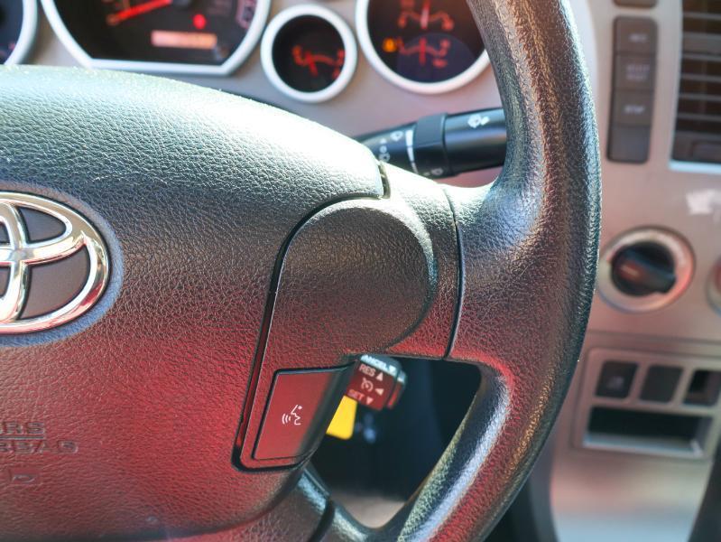 Toyota Tundra 4WD Truck  2011