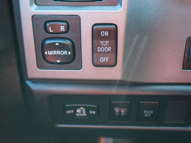 Toyota Tundra 4WD Truck  2011