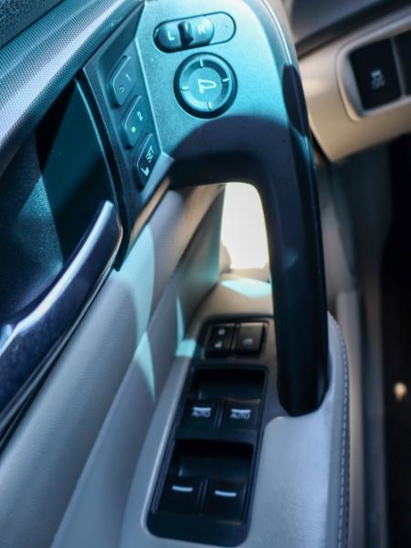 Acura TL 4dr Sdn Auto 2WD Tech 2012