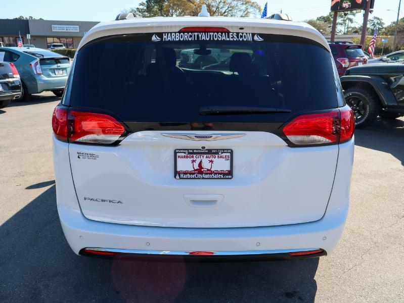 Chrysler Pacifica Touring FWD 2020