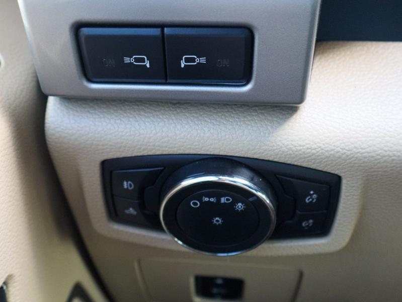 Ford F-150 2WD SuperCab 145" Lariat 2015