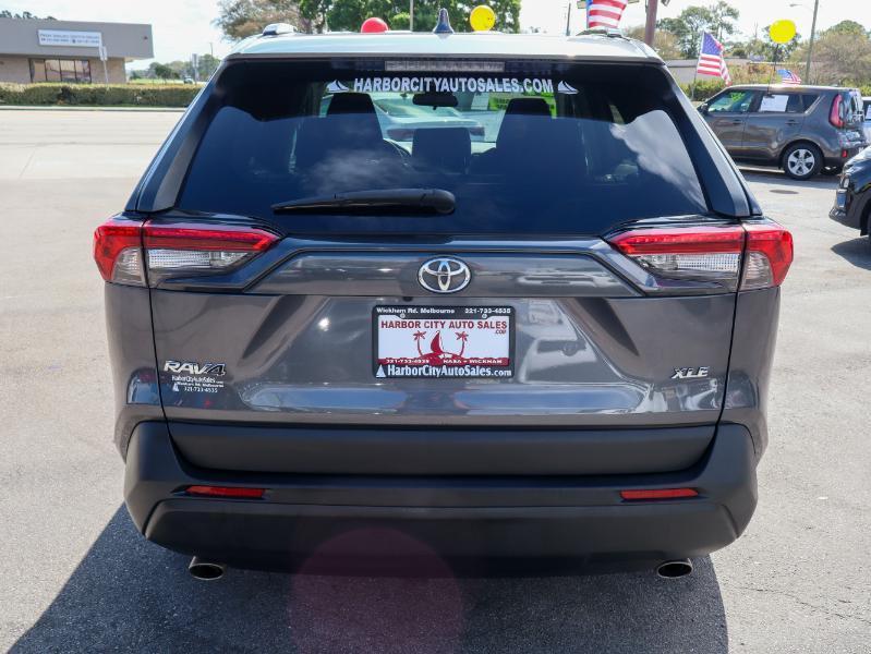 Toyota RAV4 XLE FWD 2021