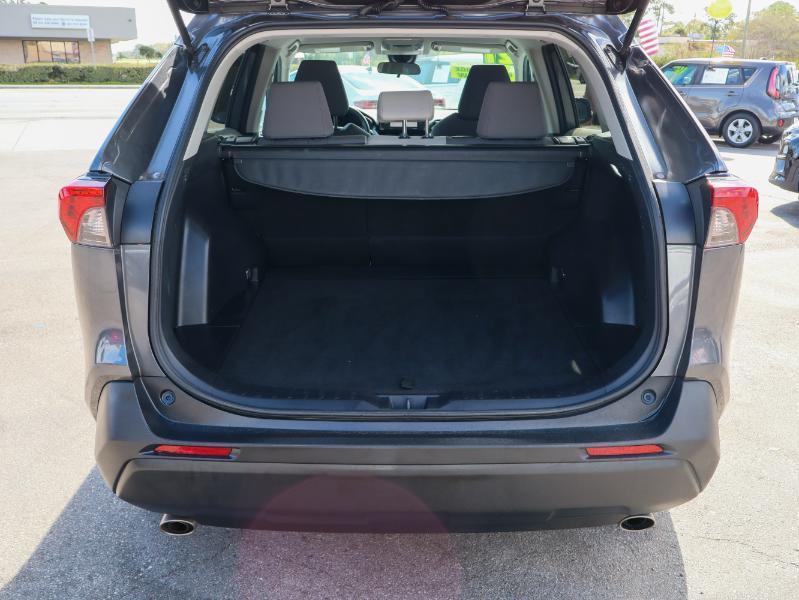 Toyota RAV4 XLE FWD 2021