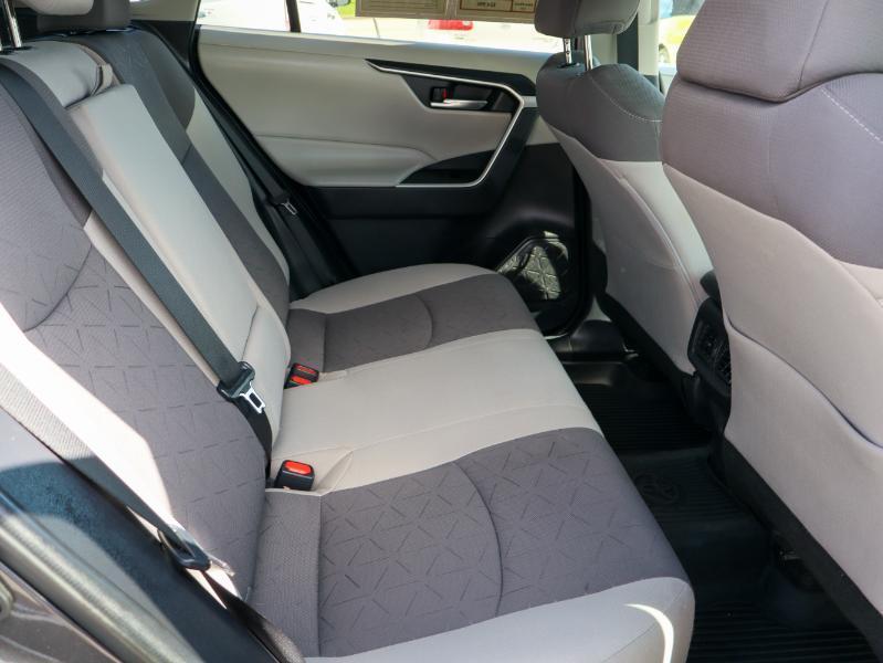 Toyota RAV4 XLE FWD 2021