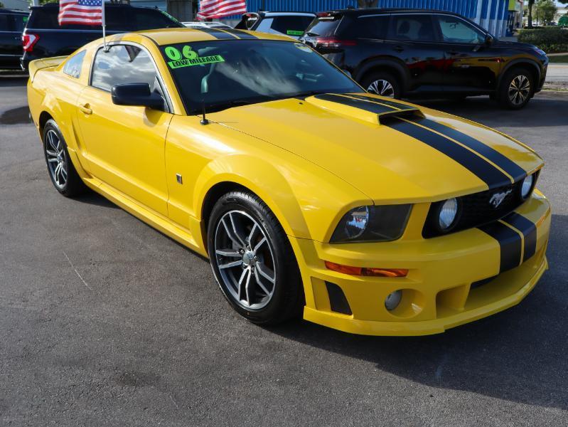 Ford Mustang  2006