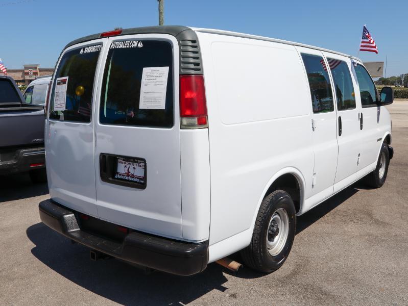 Chevrolet Express Cargo Van 1500 135" WB 2002