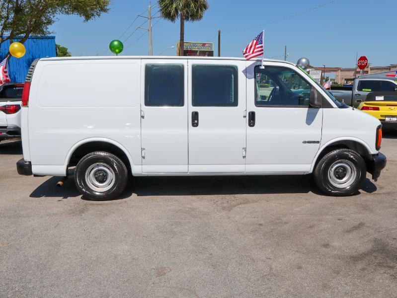 Chevrolet Express Cargo Van 1500 135" WB 2002