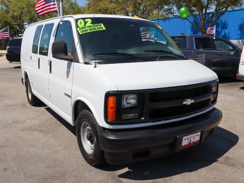 Chevrolet Express Cargo Van 1500 135" WB 2002