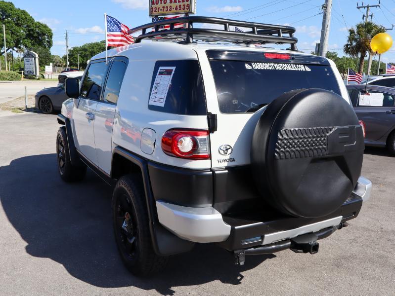 Toyota FJ Cruiser  2014