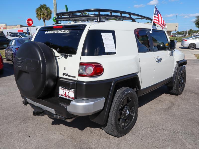 Toyota FJ Cruiser  2014