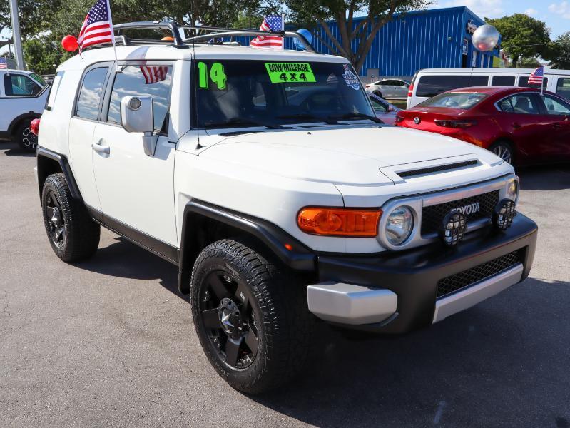 Toyota FJ Cruiser  2014