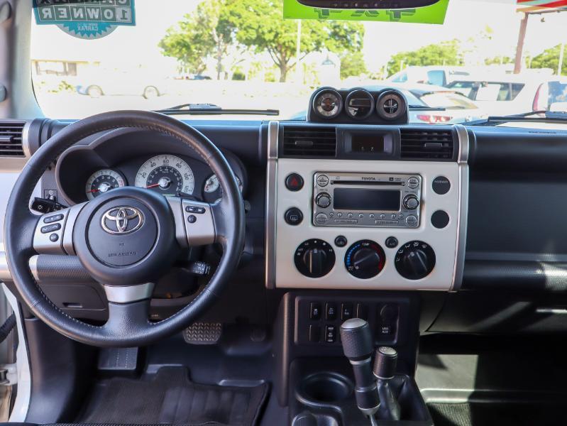 Toyota FJ Cruiser  2014