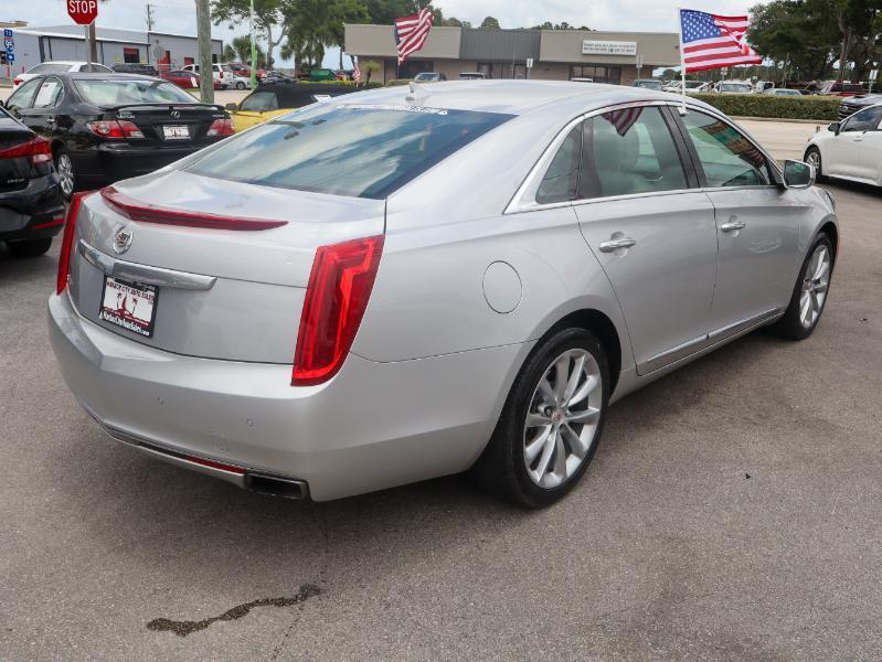 Cadillac XTS Luxury FWD 2013