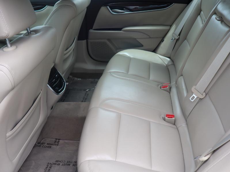 Cadillac XTS Luxury FWD 2013