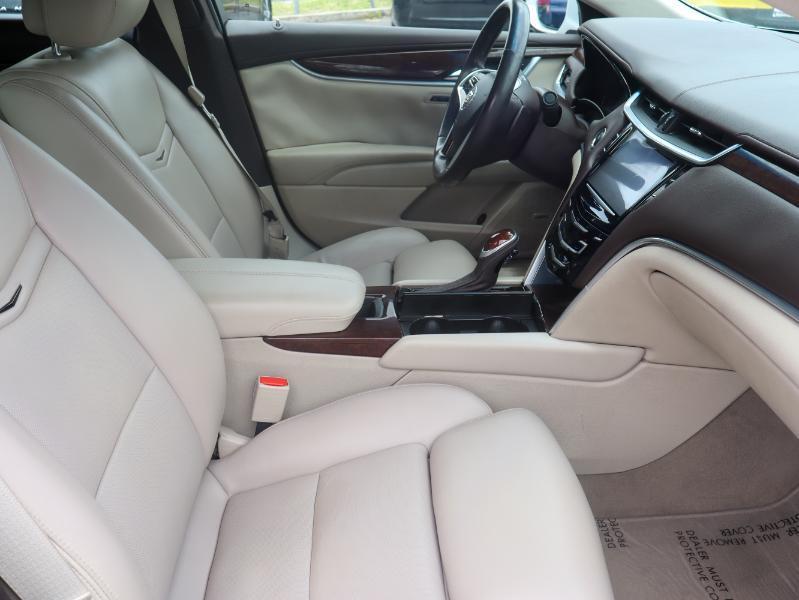 Cadillac XTS Luxury FWD 2013