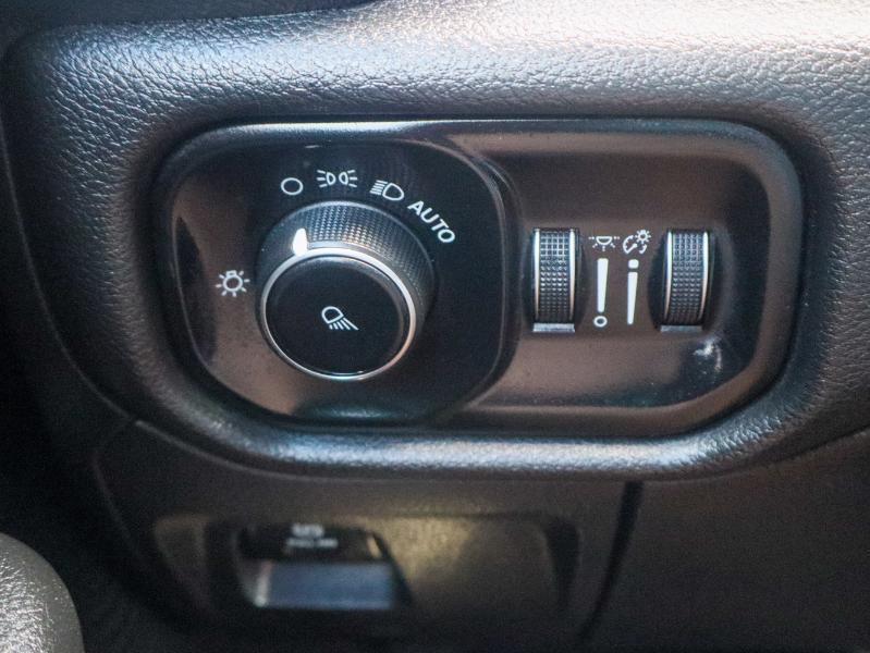 RAM 1500 Tradesman 4x4 Quad Cab 6'4" Box 2019
