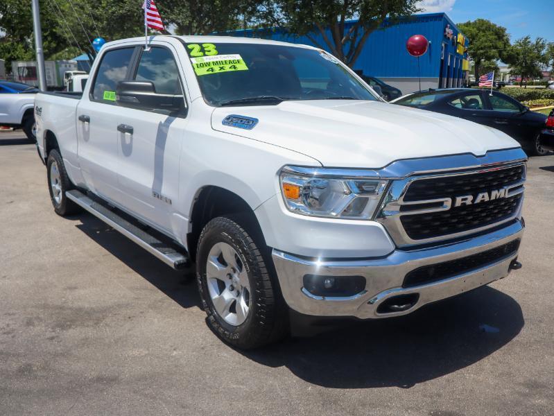 RAM 1500 Big Horn 4x4 Crew Cab 6'4" Box 2023