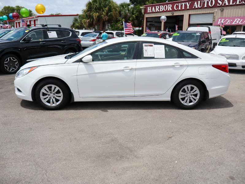 Hyundai Sonata 4dr Sdn 2.4L Auto GLS 2011