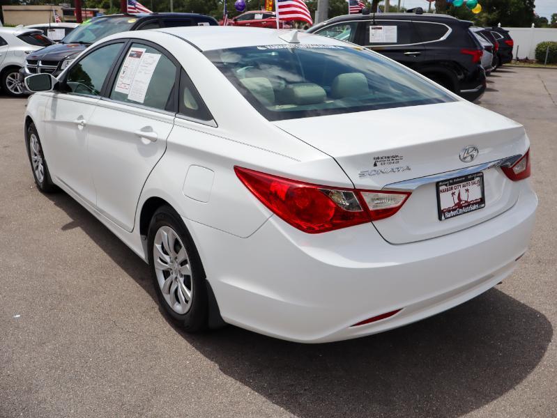 Hyundai Sonata 4dr Sdn 2.4L Auto GLS 2011