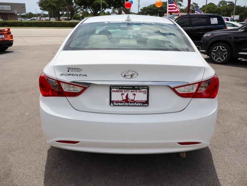 Hyundai Sonata 4dr Sdn 2.4L Auto GLS 2011