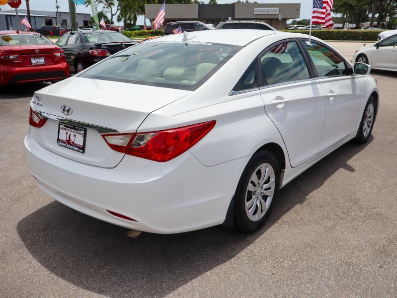 Hyundai Sonata 4dr Sdn 2.4L Auto GLS 2011