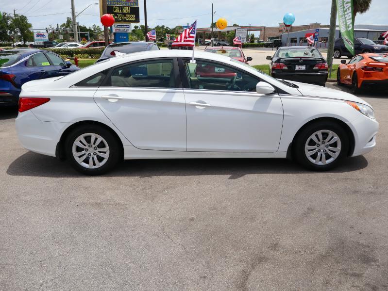 Hyundai Sonata 4dr Sdn 2.4L Auto GLS 2011