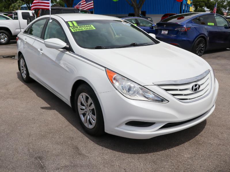 Hyundai Sonata 4dr Sdn 2.4L Auto GLS 2011