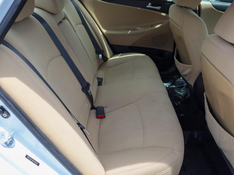 Hyundai Sonata 4dr Sdn 2.4L Auto GLS 2011