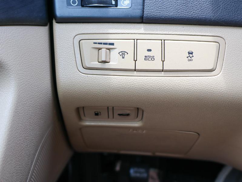 Hyundai Sonata 4dr Sdn 2.4L Auto GLS 2011
