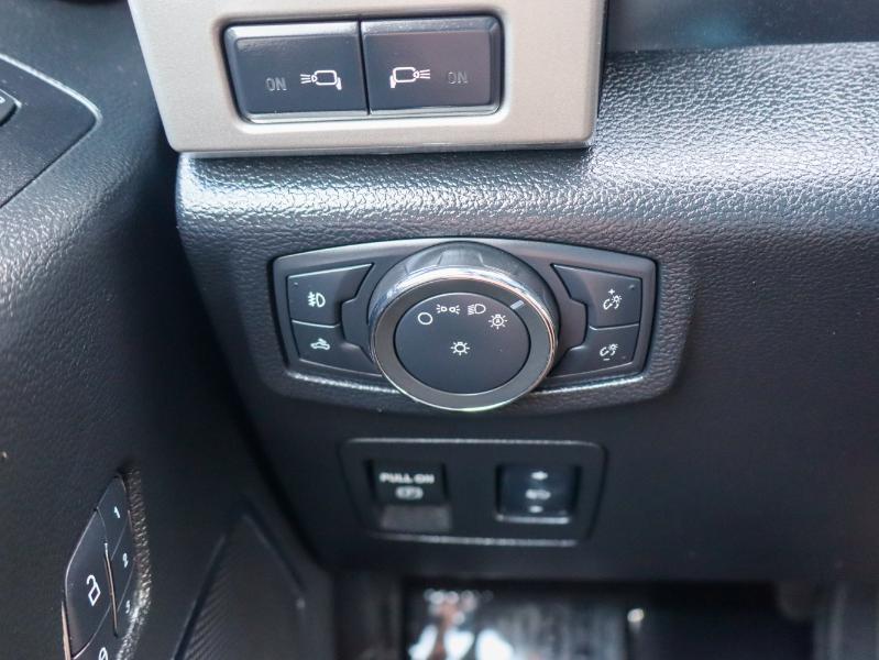 Ford F-150 4WD SuperCrew 145" Lariat 2015