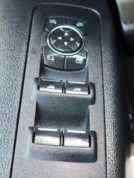 Ford F-150 4WD SuperCrew 145" Lariat 2015