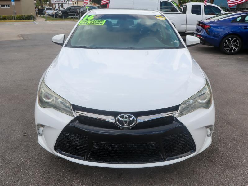 Toyota Camry SE 2016