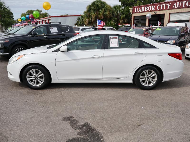 Hyundai Sonata 4dr Sdn 2.4L Auto GLS 2013
