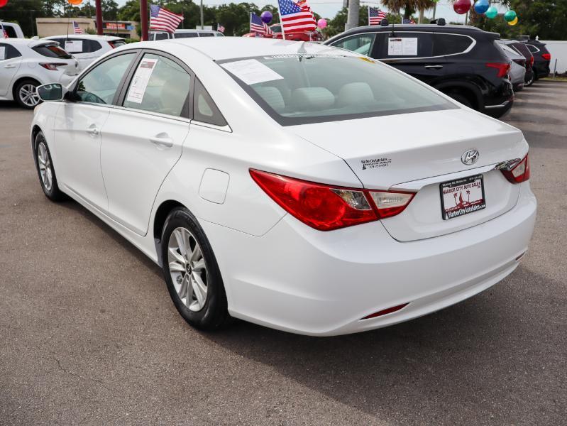 Hyundai Sonata 4dr Sdn 2.4L Auto GLS 2013