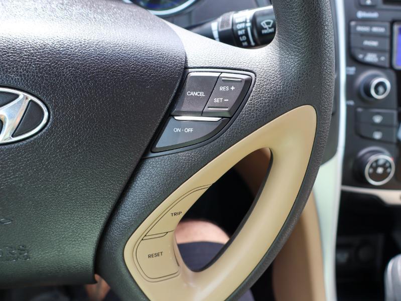Hyundai Sonata 4dr Sdn 2.4L Auto GLS 2013