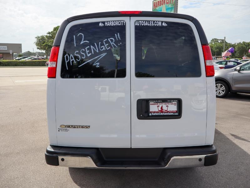 Chevrolet Express Passenger  2024