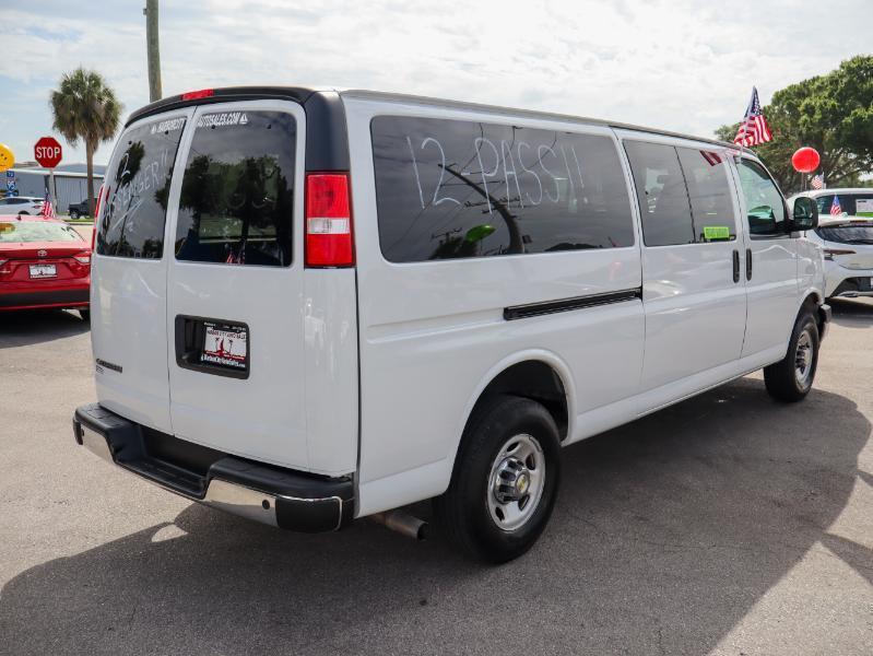 Chevrolet Express Passenger  2024