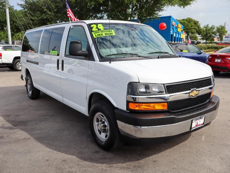 Chevrolet Express Passenger  2024
