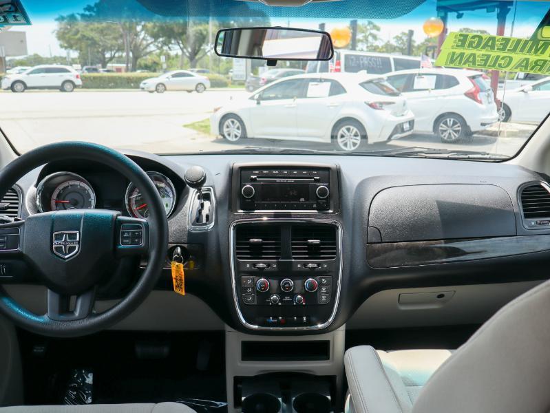 Dodge Grand Caravan SE 2012