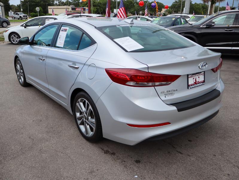 Hyundai Elantra  2017