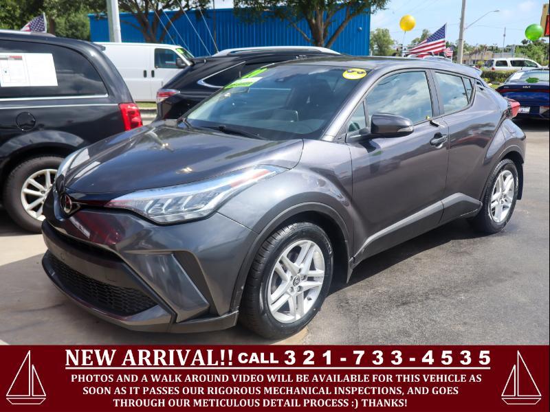 2020 Toyota C-HR LE's photo